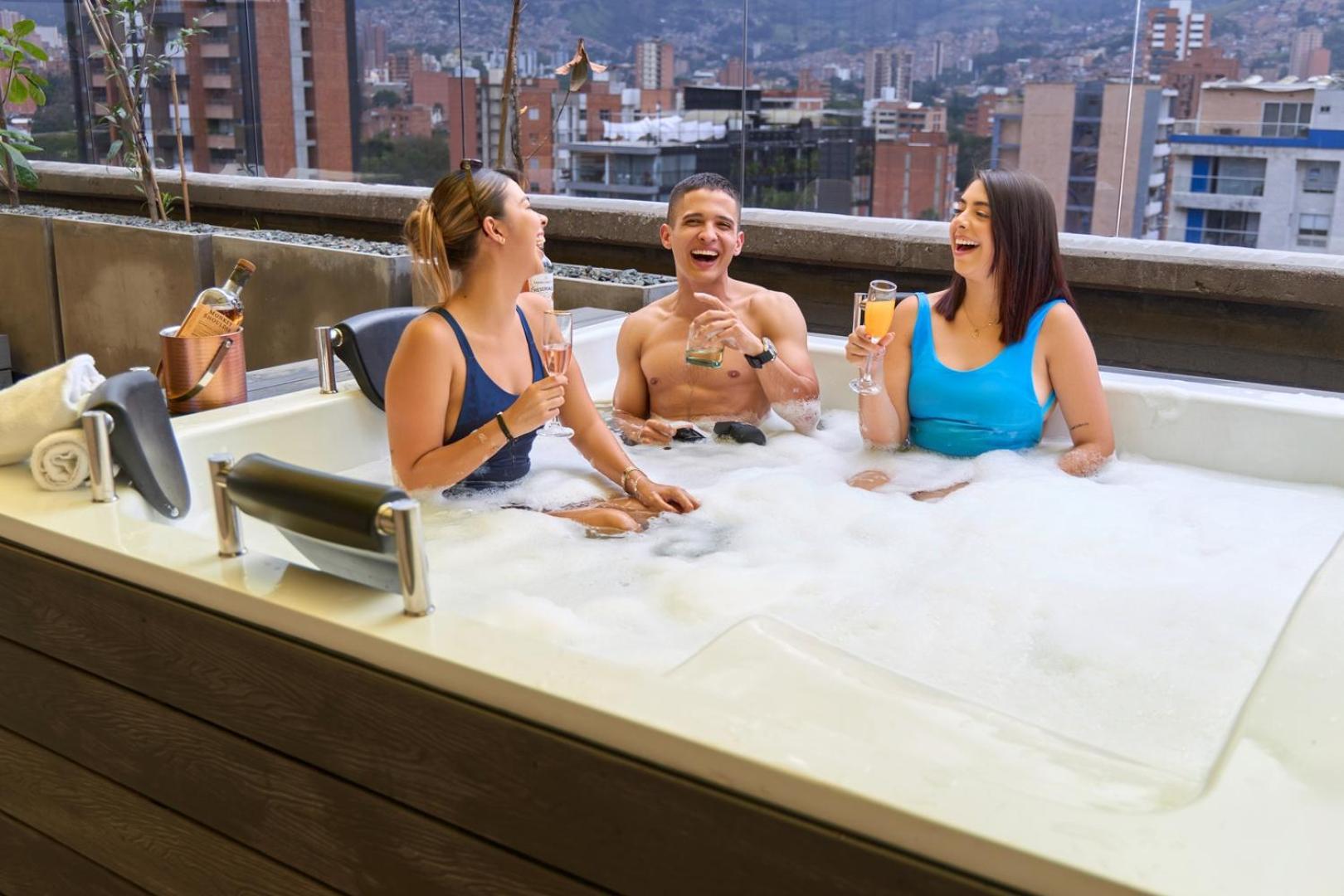 Rosa Negra Comfort Stadio Aparta-Suite Medellín Exteriör bild